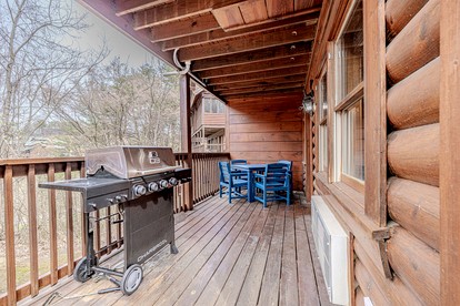Wonderful Cabin with Spa and Equipped Deck in Tennessee - Pigeon Forge, Tennessee - glamping.directory