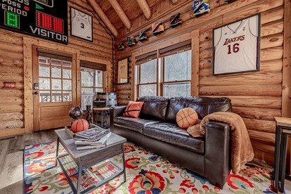 Wonderful Cabin with Spa and Equipped Deck in Tennessee - Pigeon Forge, Tennessee - glamping.directory
