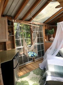 Gorgeous Tree House Rental with Lake Views for Glamping in Texas - Willis, Texas - glamping.directory