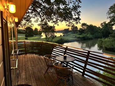 Gorgeous Tree House Rental with Lake Views for Glamping in Texas - Willis, Texas - glamping.directory
