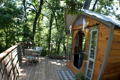 Gorgeous Tree House Rental with Lake Views for Glamping in Texas - Willis, Texas - glamping.directory