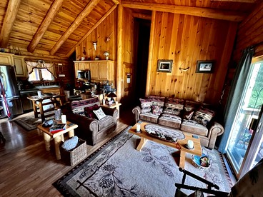 Romantic Nature Escape: Beautiful Log Cabin with Amazing Views and Hiking Trails Nearby in the White Mountains, New Hampshire - Lisbon, New Hampshire - glamping.directory