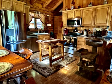 Romantic Nature Escape: Beautiful Log Cabin with Amazing Views and Hiking Trails Nearby in the White Mountains, New Hampshire - Lisbon, New Hampshire - glamping.directory