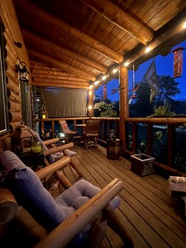 Romantic Nature Escape: Beautiful Log Cabin with Amazing Views and Hiking Trails Nearby in the White Mountains, New Hampshire - Lisbon, New Hampshire - glamping.directory