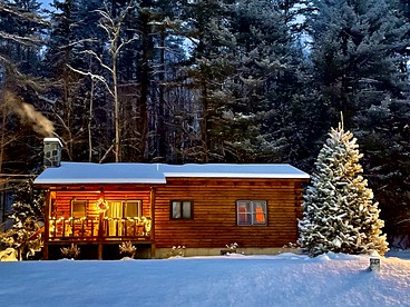 Romantic Nature Escape: Beautiful Log Cabin with Amazing Views and Hiking Trails Nearby in the White Mountains, New Hampshire - glamping.directory
