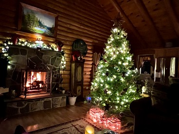 Romantic Nature Escape: Beautiful Log Cabin with Amazing Views and Hiking Trails Nearby in the White Mountains, New Hampshire - Lisbon, New Hampshire - glamping.directory