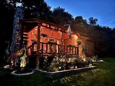 Romantic Nature Escape: Beautiful Log Cabin with Amazing Views and Hiking Trails Nearby in the White Mountains, New Hampshire - Lisbon, New Hampshire - glamping.directory