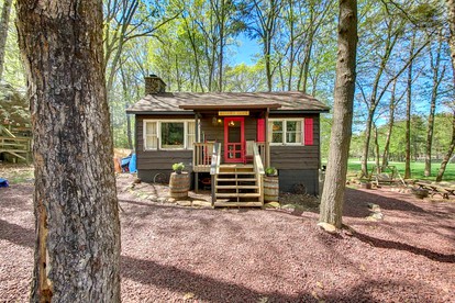 Amazing Cabin Rental with a Stone Fireplace in Lake Harmony, Pennsylvania - glamping.directory