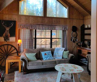 Amazing Cabin Rental with a Stone Fireplace in Lake Harmony, Pennsylvania - Lake Harmony, Pennsylvania - glamping.directory