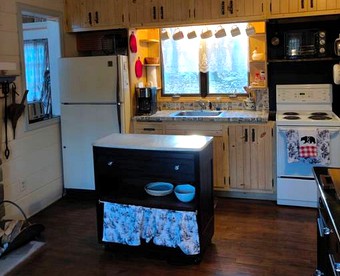 Amazing Cabin Rental with a Stone Fireplace in Lake Harmony, Pennsylvania - Lake Harmony, Pennsylvania - glamping.directory