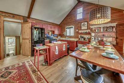 Amazing Cabin Rental with a Stone Fireplace in Lake Harmony, Pennsylvania - Lake Harmony, Pennsylvania - glamping.directory