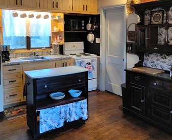 Amazing Cabin Rental with a Stone Fireplace in Lake Harmony, Pennsylvania - Lake Harmony, Pennsylvania - glamping.directory