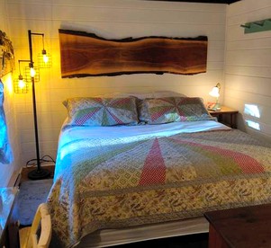 Amazing Cabin Rental with a Stone Fireplace in Lake Harmony, Pennsylvania - Lake Harmony, Pennsylvania - glamping.directory