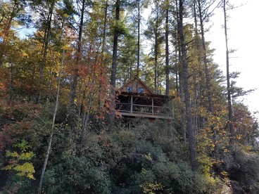 Secluded Tree House Cabin with a Beautiful View of the Tallulah River, Perfect for a Relaxing Weekend in the Woods - glamping.directory