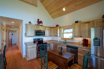 Secluded Cabin Rental with Gorgeous Views near Ennis, Montana - McAllister, Montana - glamping.directory