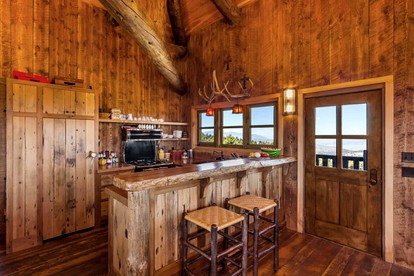 Marvelous Tower Rental in Ennis, Montana - Fantastic Family Glamping Vacation Spot near Virginia City - Ennis, Montana - glamping.directory