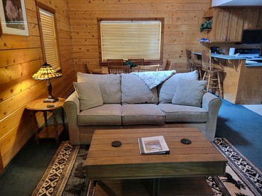 Delightful Cabin with Hot-Tub on the Deck and Indoor Jacuzzi in Arkansas - Eureka Springs, Arkansas - glamping.directory