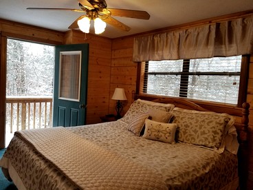 Delightful Cabin with Hot-Tub on the Deck and Indoor Jacuzzi in Arkansas - Eureka Springs, Arkansas - glamping.directory