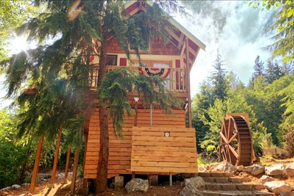 Magical Washington Tree House Mill for Romantic Getaways near Seattle - Snohomish, Washington - glamping.directory
