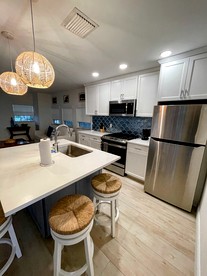Beautiful Open Plan Beach House with Stunning Florida Bay Views for an Unforgettable Escape in Key Largo, Florida - Key Largo, Florida - glamping.directory