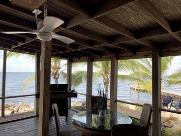 Beautiful Open Plan Beach House with Stunning Florida Bay Views for an Unforgettable Escape in Key Largo, Florida - Key Largo, Florida - glamping.directory