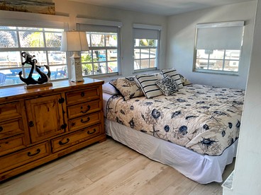 Beautiful Open Plan Beach House with Stunning Florida Bay Views for an Unforgettable Escape in Key Largo, Florida - Key Largo, Florida - glamping.directory