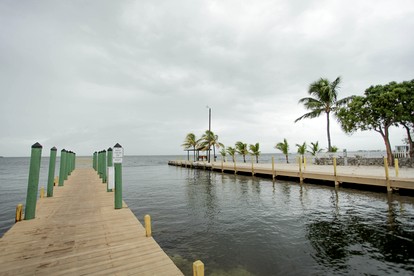 Beautiful Open Plan Beach House with Stunning Florida Bay Views for an Unforgettable Escape in Key Largo, Florida - Key Largo, Florida - glamping.directory