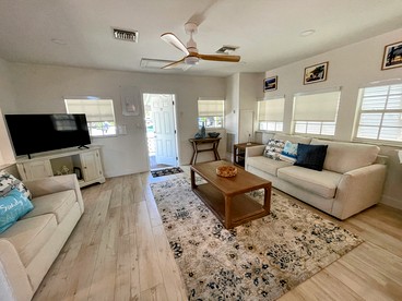 Beautiful Open Plan Beach House with Stunning Florida Bay Views for an Unforgettable Escape in Key Largo, Florida - Key Largo, Florida - glamping.directory