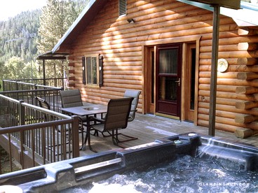 Spacious Mountain Cabin with a Hot Tub near Mount Rainier National Park, Washington - glamping.directory