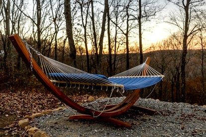 Scenic Bluffside Tiny Home Retreat with Kid-Friendly Loft near South Cumberland in Monteagle, Tennessee - Monteagle, Tennessee - glamping.directory