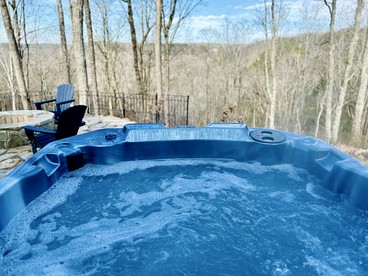 Scenic Bluffside Tiny Home Retreat with Kid-Friendly Loft near South Cumberland in Monteagle, Tennessee - Monteagle, Tennessee - glamping.directory