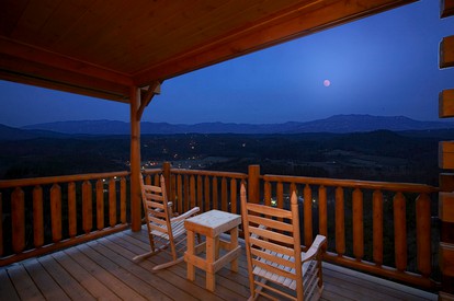 Inviting Pigeon Forge Cabin with Stunning Views - Pigeon Forge, Tennessee - glamping.directory
