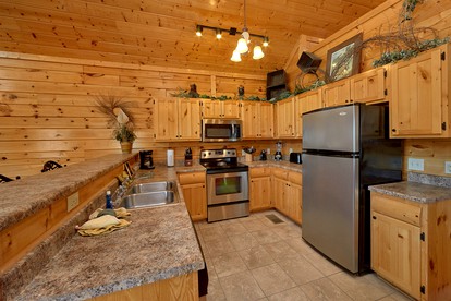 Inviting Pigeon Forge Cabin with Stunning Views - Pigeon Forge, Tennessee - glamping.directory