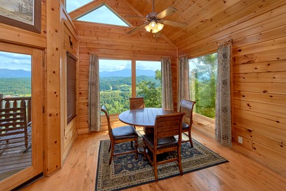 Inviting Pigeon Forge Cabin with Stunning Views - Pigeon Forge, Tennessee - glamping.directory