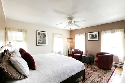 Stunning Penthouse Suite, Perfect for Couples, in Catskills of New York - glamping.directory
