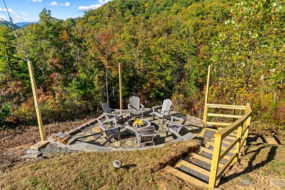 Luxury Mountain Cabin with Hot Tub and Panoramic Views near Pigeon Forge, Tennessee - Sevierville, Tennessee - glamping.directory
