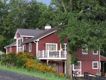 Lovely Cottage on Farm near Shenandoah National Park, Virginia - Sperryville, Virginia - glamping.directory