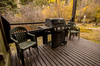 Western-Style Vacation Rental for a Ski Getaway in Taos County, New Mexico - Taos Ski Valley, New Mexico - glamping.directory