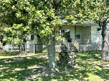 Idyllic Cabin with a Fire Pit Perfect for a Weekend Getaway from Houston - glamping.directory