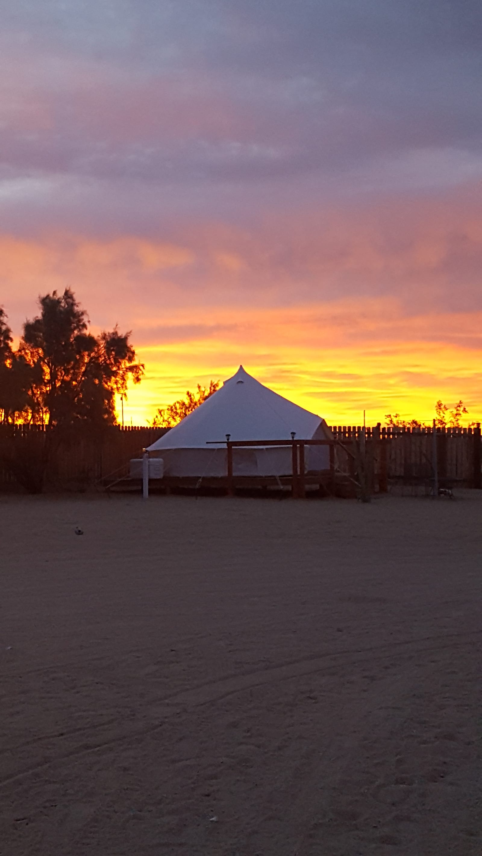 JT High desert Hideout - Homestead Valley, California - glamping.directory