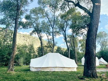 Cozy Safari Tent on the Pecos River, Perfect for Intimate Glamping Escapes in New Mexico - Pecos, New Mexico - glamping.directory