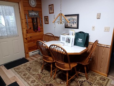 Rustic and Pet-Friendly Cabin Rental with Outdoor Hot Tub near Wisp Resort, Maryland - Swanton, Maryland - glamping.directory