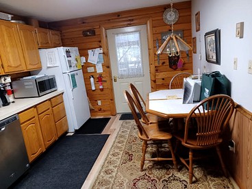 Rustic and Pet-Friendly Cabin Rental with Outdoor Hot Tub near Wisp Resort, Maryland - Swanton, Maryland - glamping.directory