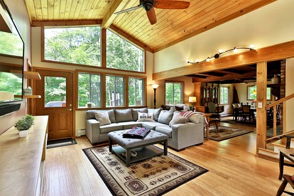 Gorgeous Luxury Cabin with Hot Tub for Family and Ski Getaways in Killington, Vermont - Killington, Vermont - glamping.directory