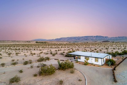 Quiet Rustic-Modern Chalet Near Joshua Tree National Park in Twentynine Palms, California - Twentynine Palms, California - glamping.directory