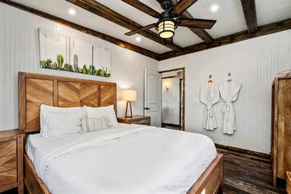 Quiet Rustic-Modern Chalet Near Joshua Tree National Park in Twentynine Palms, California - Twentynine Palms, California - glamping.directory