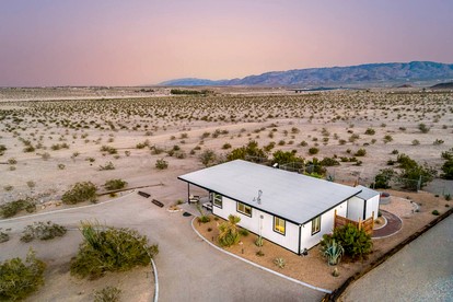 Quiet Rustic-Modern Chalet Near Joshua Tree National Park in Twentynine Palms, California - Twentynine Palms, California - glamping.directory