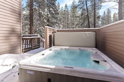 Peaceful Family Retreat with Jacuzzi Nestled Among Nature in Oregon - Sunriver, Oregon - glamping.directory
