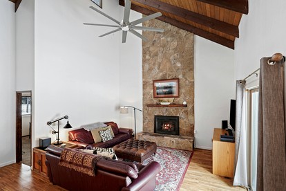 Peaceful Family Retreat with Jacuzzi Nestled Among Nature in Oregon - Sunriver, Oregon - glamping.directory