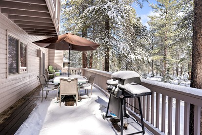 Peaceful Family Retreat with Jacuzzi Nestled Among Nature in Oregon - Sunriver, Oregon - glamping.directory